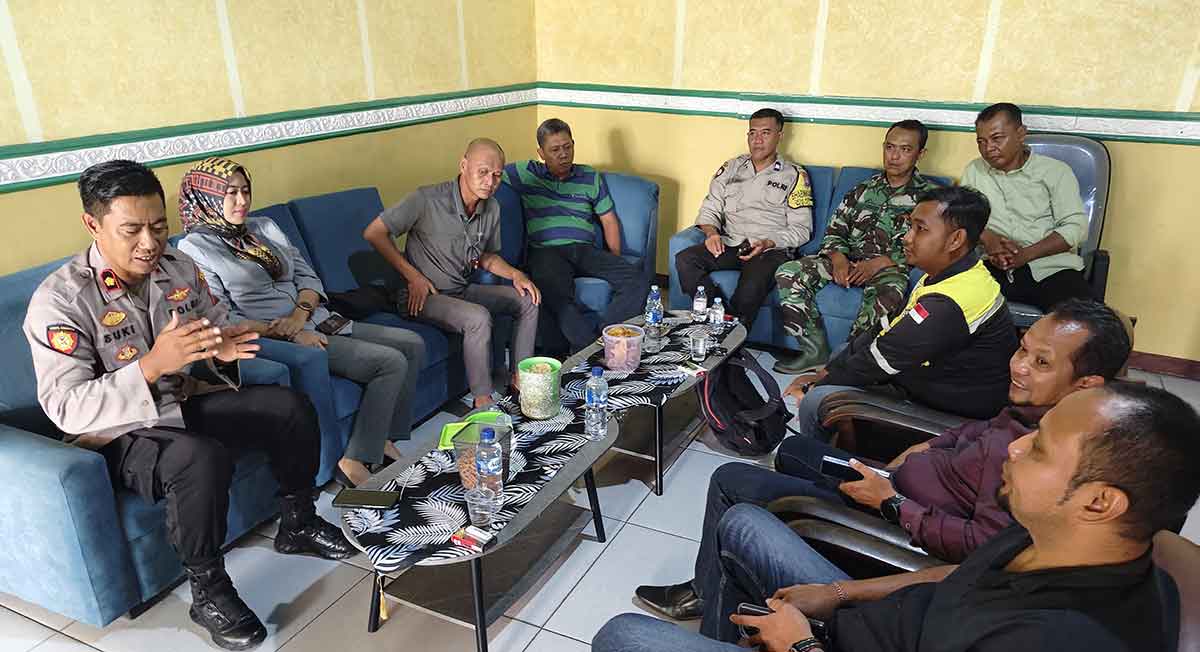 Mediasi terkait proyek jalan di Desa Kedungringin, Kecamatan Beji, Kabupaten Pasuruan.