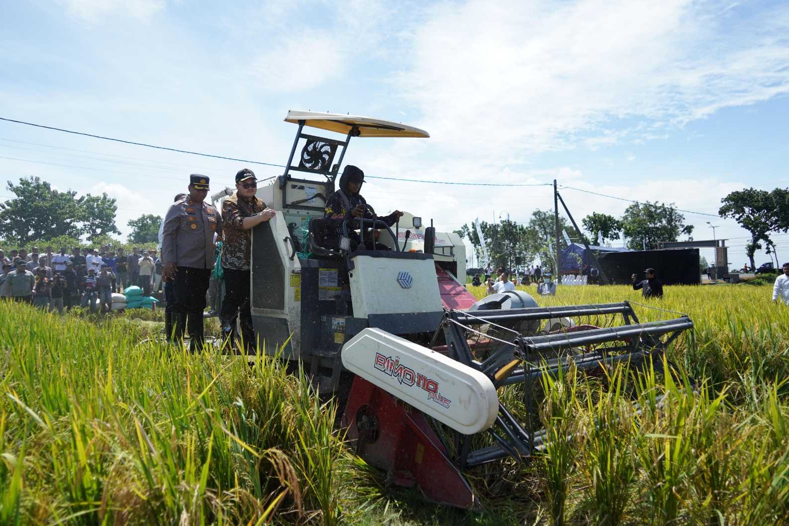 Petani Kediri Sumringah, Rasakan Kenaikan Harga Gabah Berkat Terobosan Bupati Dhito
