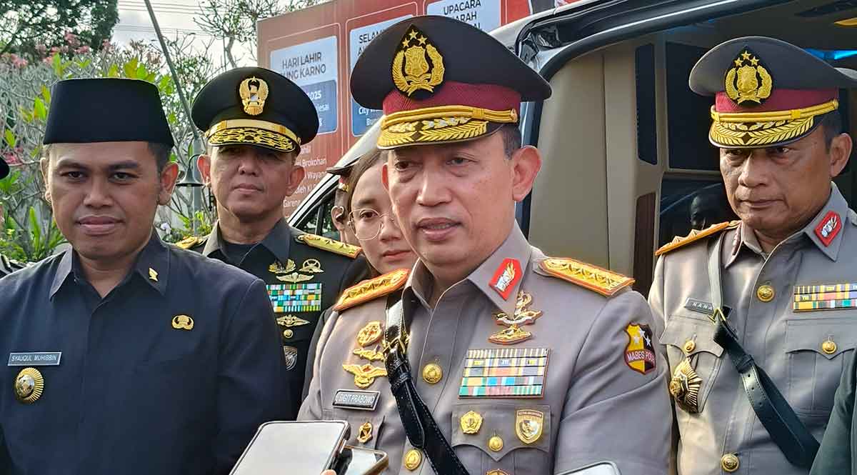 Kapolri, Jenderal Listyo Sigit Prabowo, saat memberi keterangan ke awak media.