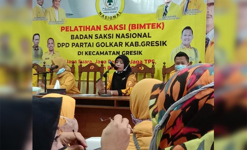 DPD Golkar Gresik ketika menggelar bimtek saksi untuk Paslon Niat. foto: ist.