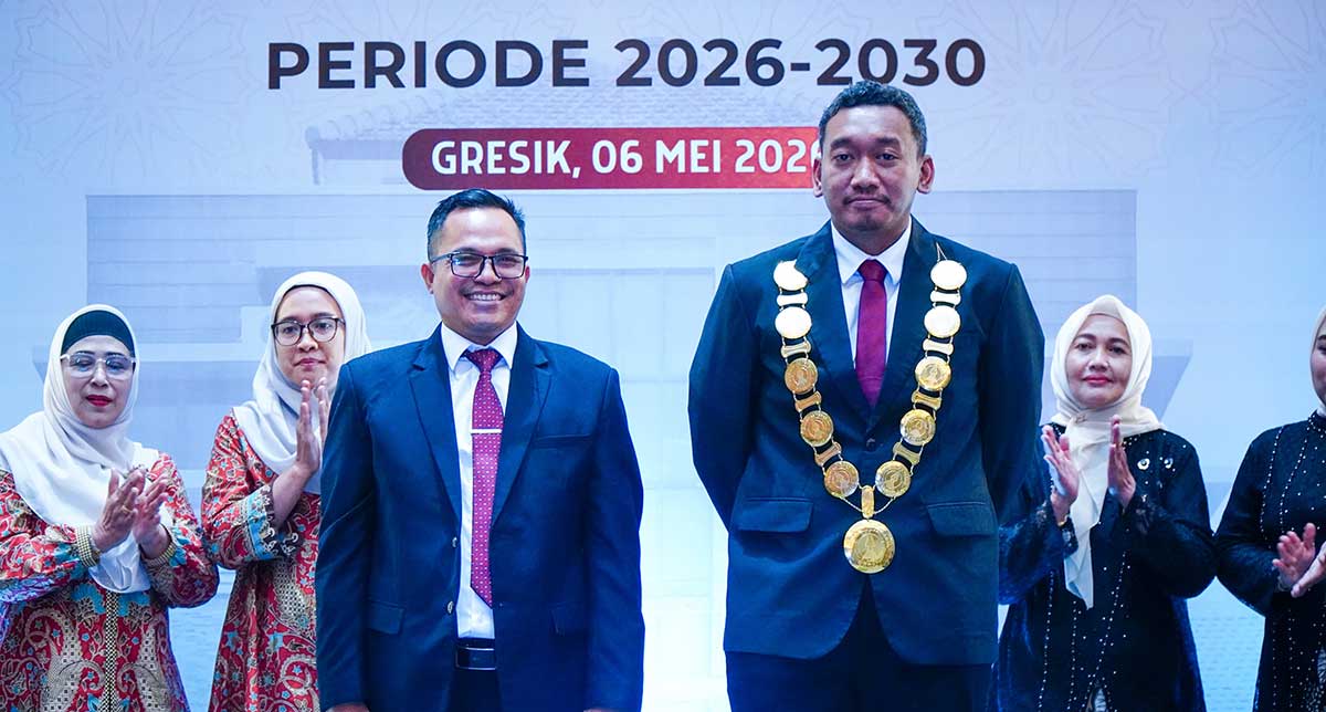 Rian Pramana Suwandi (kanan) usai dikukuhkan menjadi Rektor Unigres periode 2026-2030. Foto: Ist