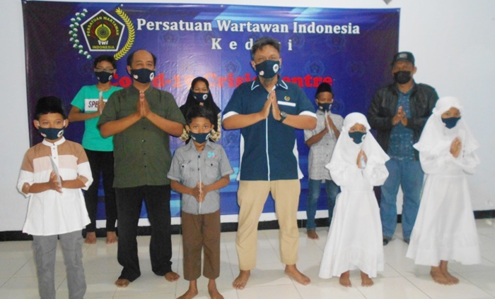 Jelang Hari Raya Idul Fitri, PWI Kediri Beri Santunan kepada 50 Anak Yatim Piatu dan Kaum Duafa