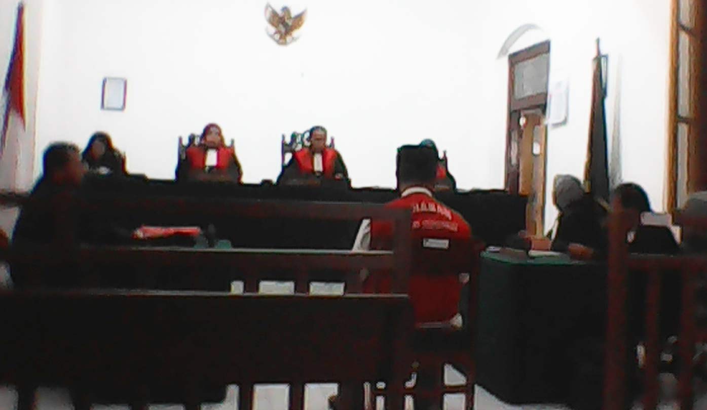Suasana sidang, kemarin.foto: nanang ichwan/ BANGSAONLINE