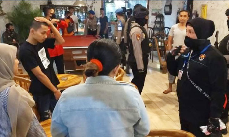 Razia kafe yang dipimpin langsung Kapolres Sumenep, AKBP Deddy Supriadi, S.I.K., M.I.K. kemarin (5/6) malam.