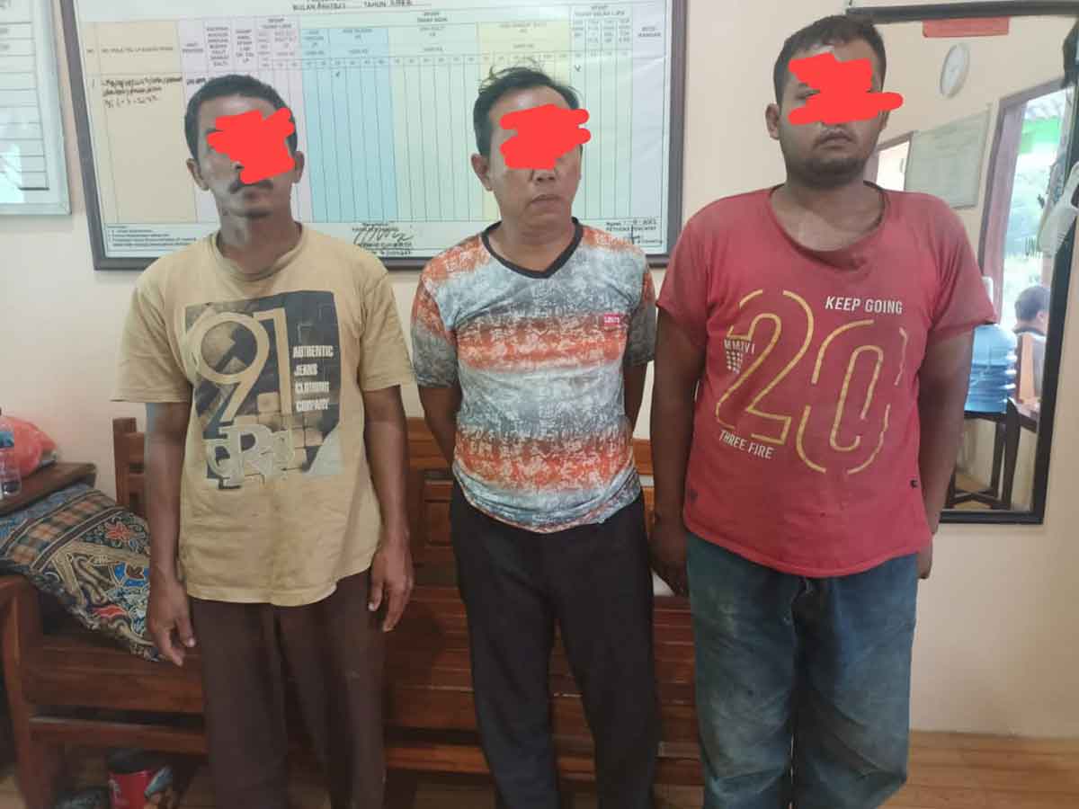 Ketiga terduga pelaku adalah SPR, RBY dan JND warga Kabupaten Magetan yang telah ditangkap oleh Polsek Geneng.