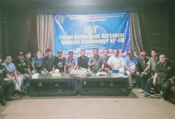 Para FKW Mahkota saat foto bersama.