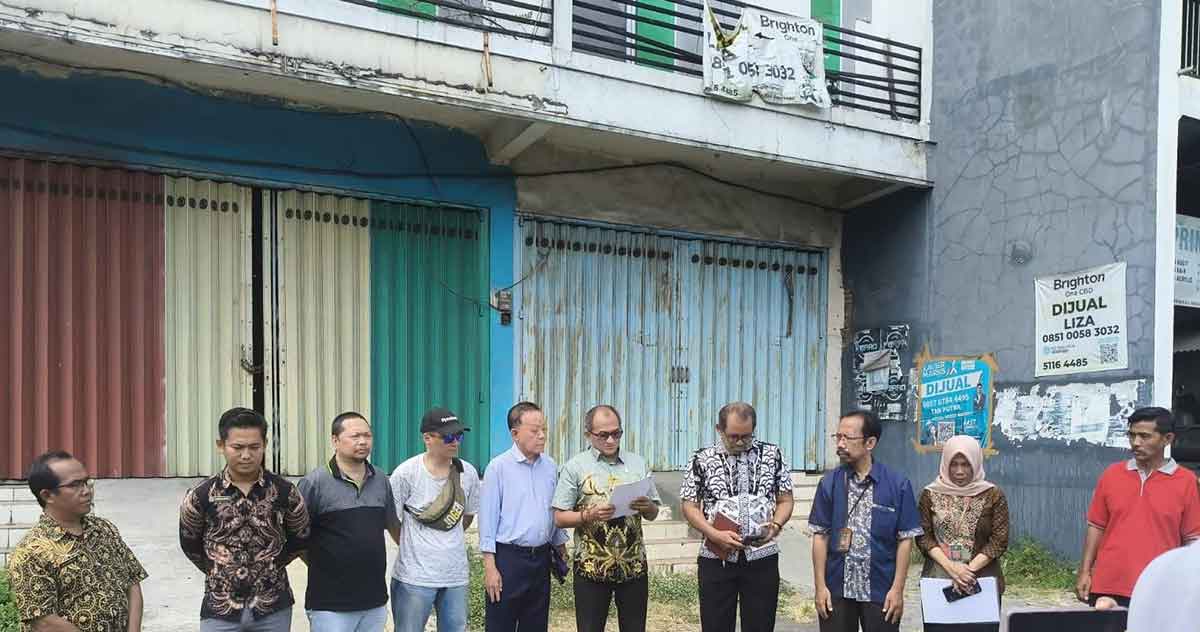 Jajaran Kantah Kabupaten Pasuruan saat melakukan pendampingan terhadap eksekusi putusan PN Bangil.