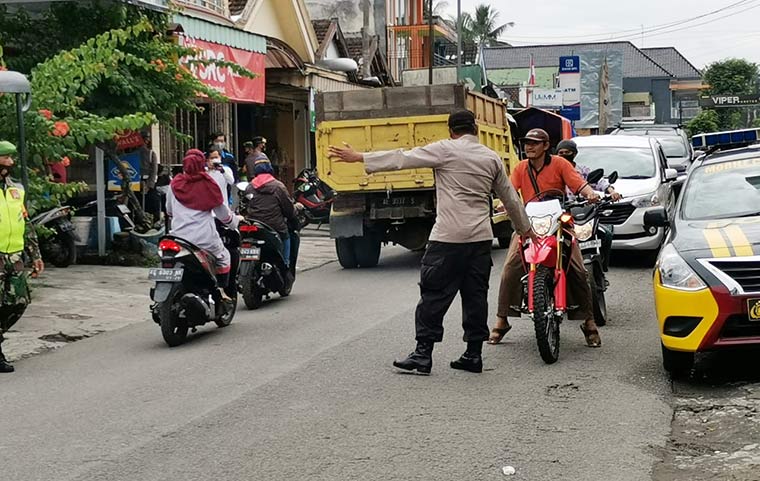 Operasi yustisi penegakan prokes dilakukan di jalan raya, pasar tradisional, dan lokasi keramaian lainnya.
