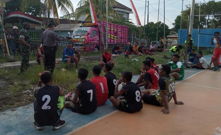 Pembubaran pertandingan bola voli oleh polisi di Probolinggo