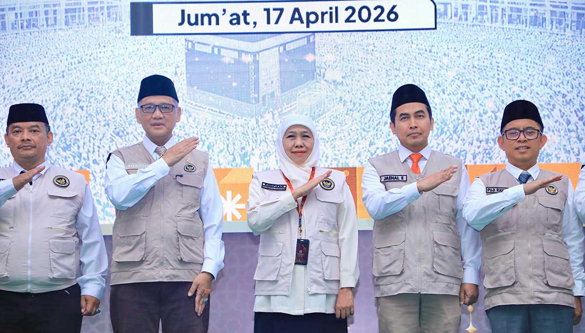 Pelantikan Gubernur Khofifah sebagai Koordinator PPIH Embarkasi Surabaya 2026.