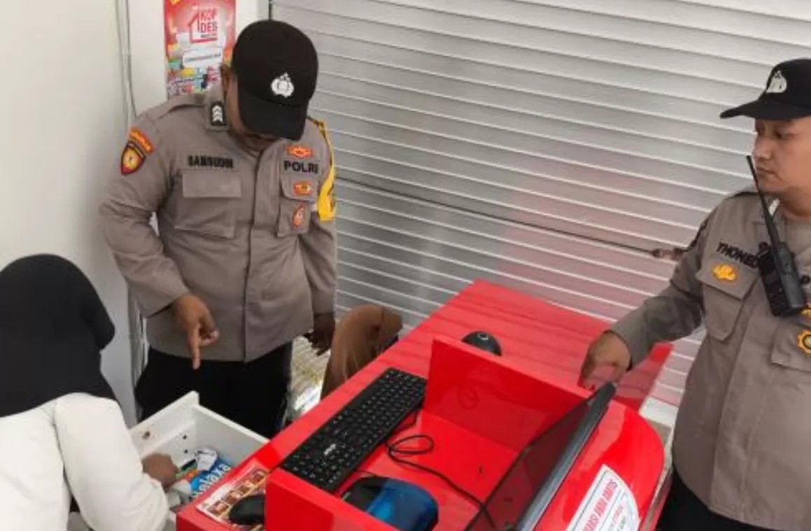 Anggota Polsek Sukodadi saat tiba di TKP