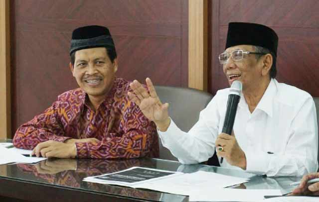 KHA Hasyim Muzadi (kanan) dan Prof Dr Mudjia Rahardjo, Rektor UIN Malang (kiri). foto: BANGSAONLINE.com