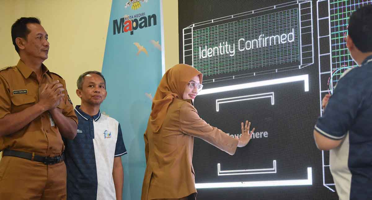 Wali Kota Kediri saat peluncuran Flow Tirta Dhaha Mobile. Foto: Ist