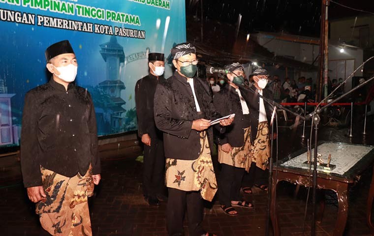 Wali Kota Pasuruan, Saifullah Yusuf (Gus Ipul) melantik dan mengambil sumpah Sekretaris Daerah Kota Pasuruan dan 7 Pejabat Pimpinan Tinggi Pratama di lingkungan Pemerintah Kota Pasuruan.