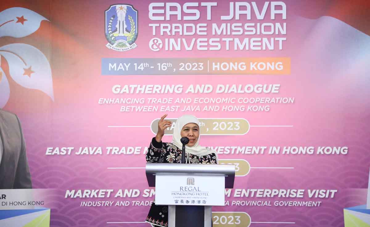 Gubernur Khofifah saat memberi sambutan ketika bersilaturahmi dengan 100 orang perwakilan PMI dari Jatim di Hong Kong.