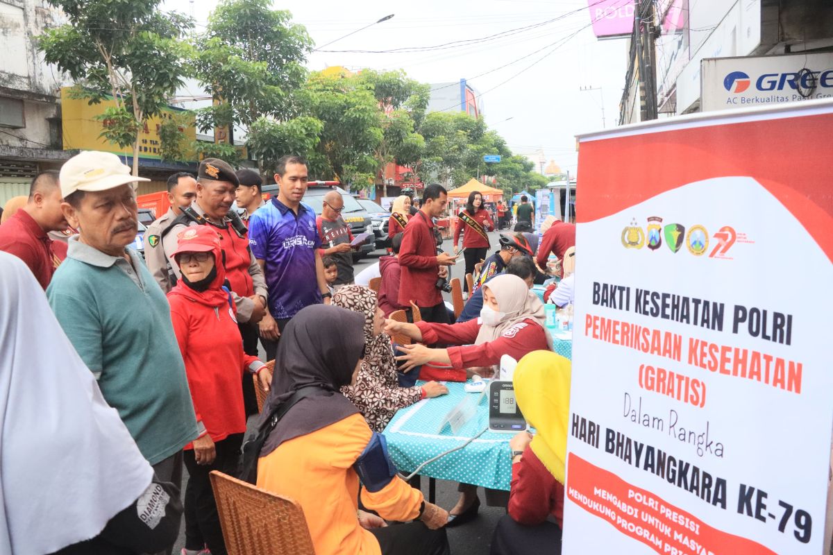  Pelayanan cek kesehatan gratis oleh Polres Kediri Kota. (Ist). 