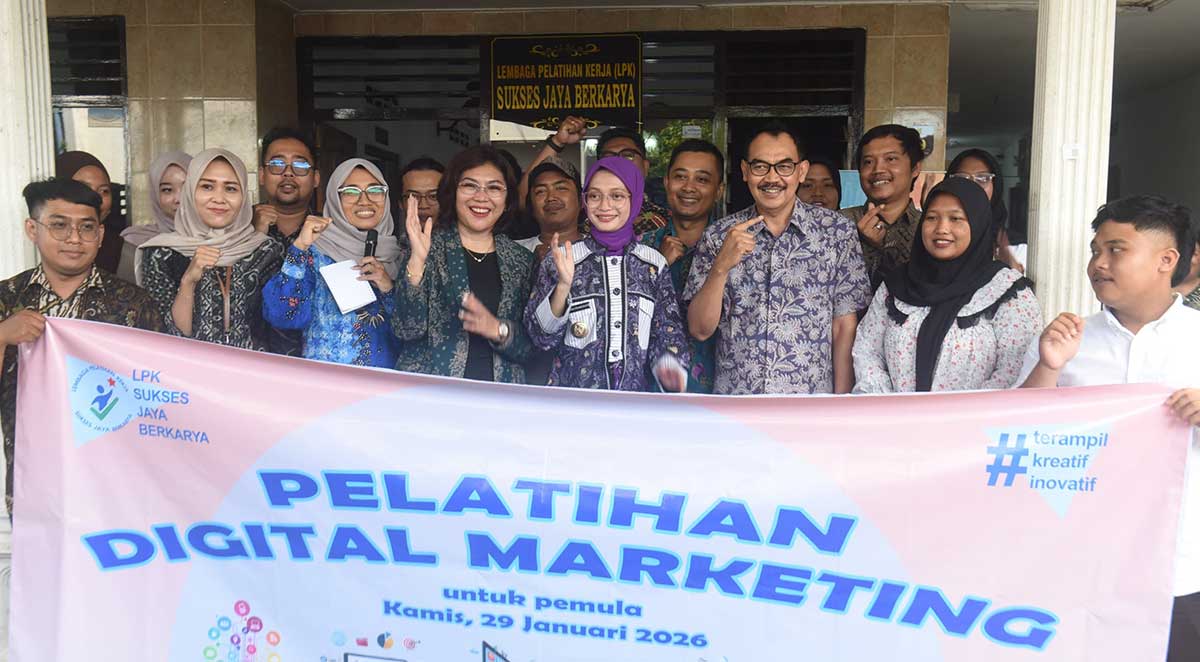 Wali Kota Kediri bersama peserta pelatihan. Foto: Ist