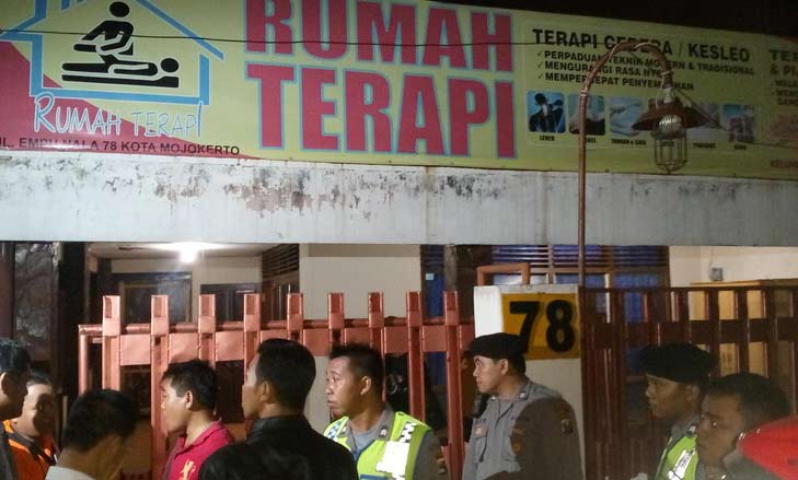 Inilah rumah panti pijat di Mojokerto yang diduga sarang teroris. foto: detik.com