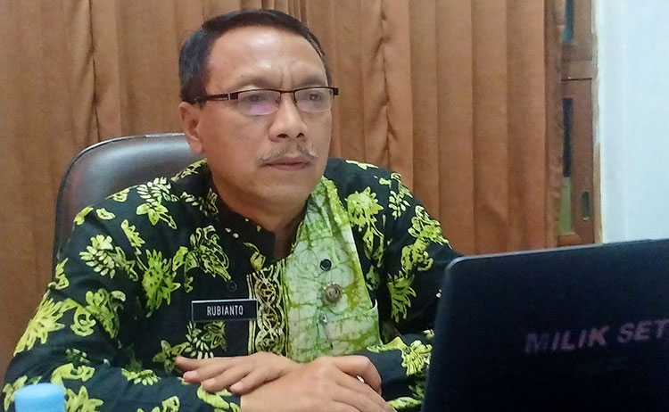Rubianto, Kepala UKPBJ (Unit Kerja Pengadaan Barang dan Jasa) Kabupaten Trenggalek. (foto: HERMAN/ BANGSAONLINE)