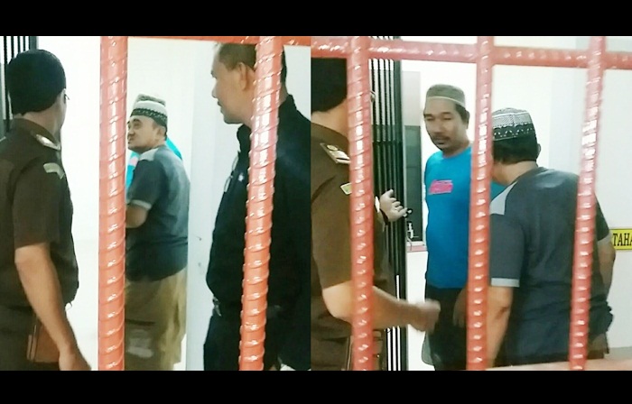 Kedua tersangka saat dijebloskan ke dalam jeruji besi.