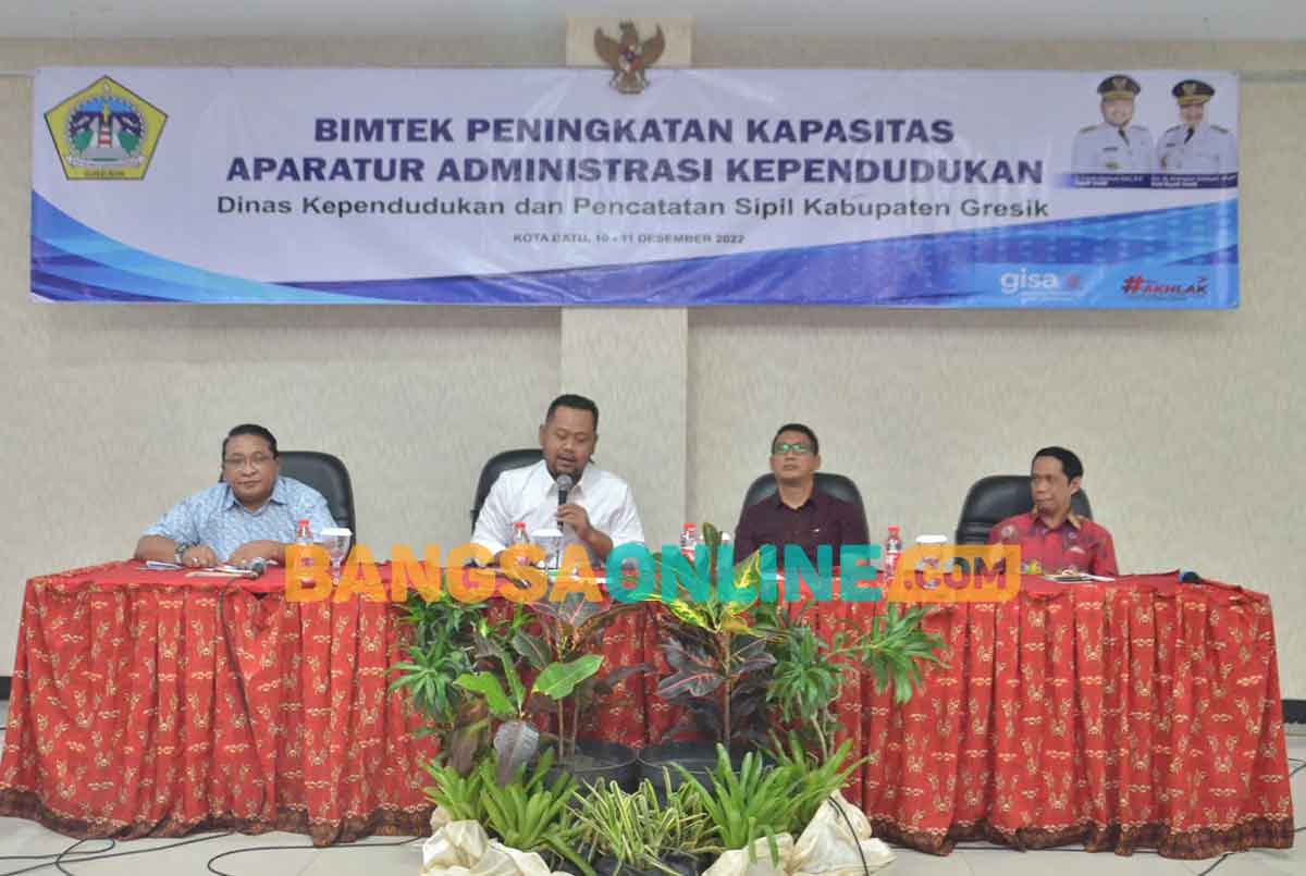 Bupati Gresik Apresiasi Layanan Dispendukcapil untuk Sukseskan Program UHC