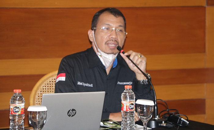 Wadir I Pascasarjana UNEJ, Mei Syafriadi, saat memberi pemaparan dalam forum penyusunan buku pedoman akademik.