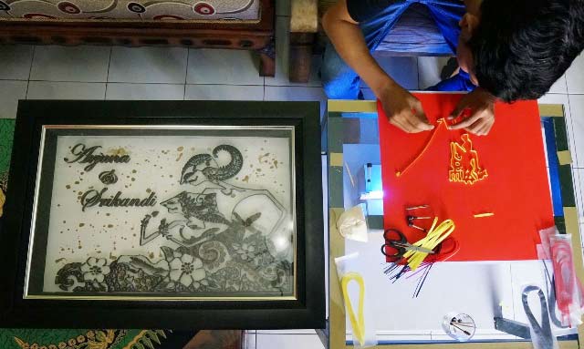 Seni menggulung kertas untuk menambah pendapatan.