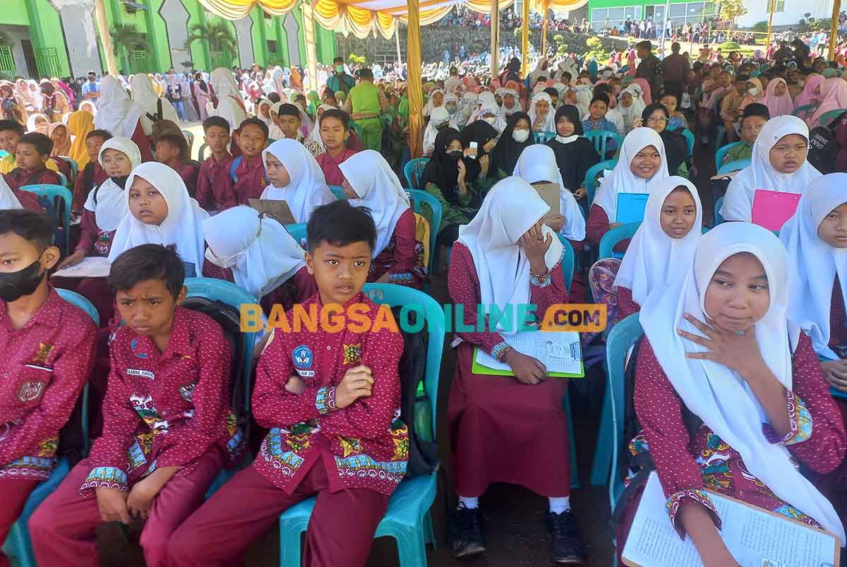Para murid peserta Olimpiade Sains di Pondok Pesantren Amanatul Ummah, Pacet, Kabupaten Mojokerto. Foto: ROCHMAT SAIFUL ARIS/BANGSAONLINE