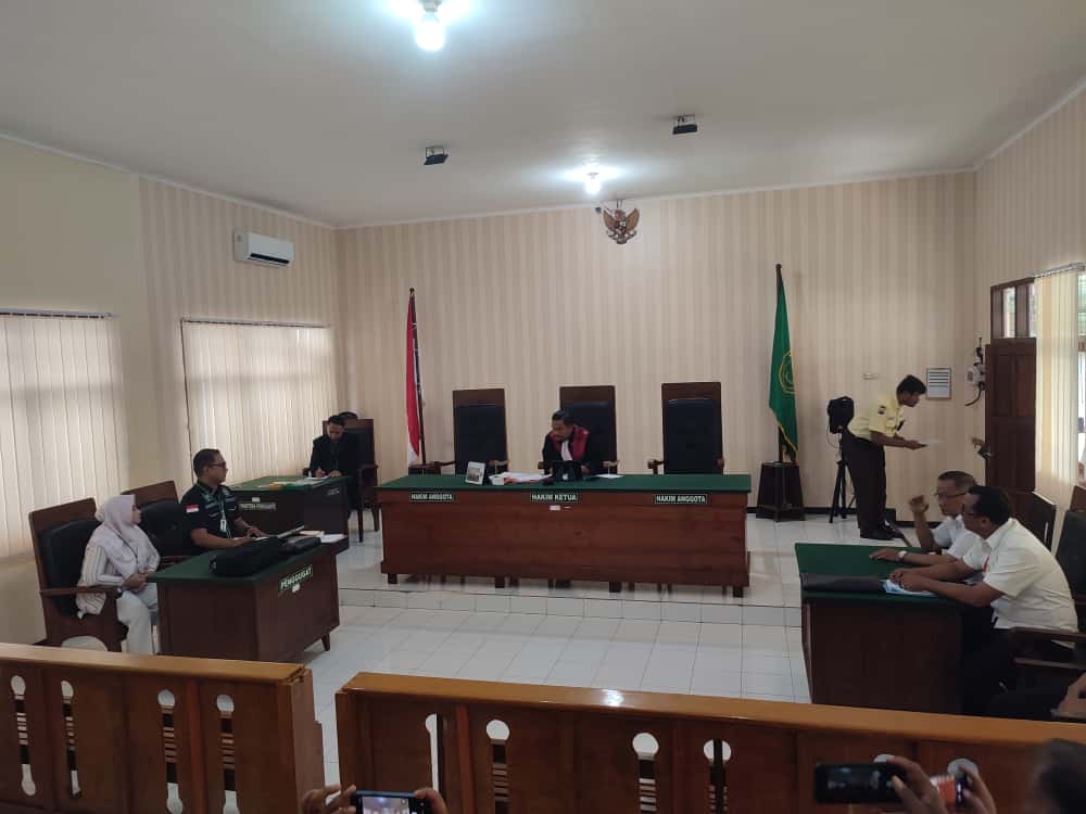 Persidangan Praperadilan terkait penghentian penyidikan kasus dugaan penipuan di Pengadilan Negeri (PN) Tuban, Selasa (11/11/2025) siang.