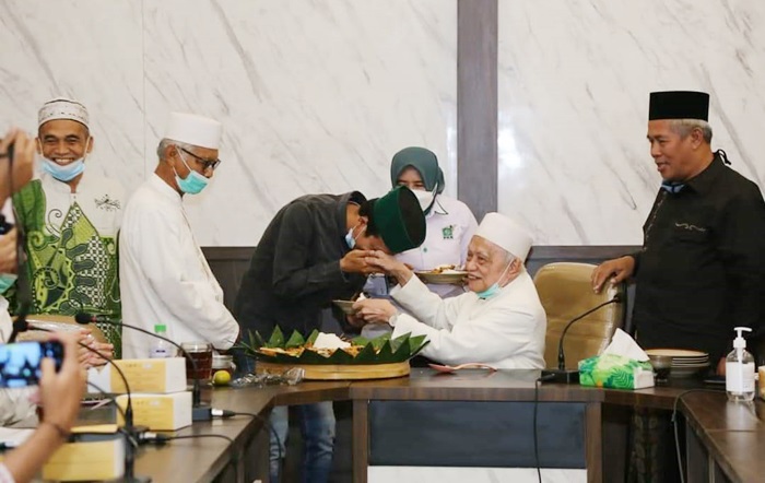 DPW PKB Jatim bersama Fraksi PKB DPRD Jatim menggelar tasyakuran bersama kiai NU menyambut terbitnya Perpres Dana Abadi Pesantren. foto: DIDI ROSADI/ BANGSAONLINE