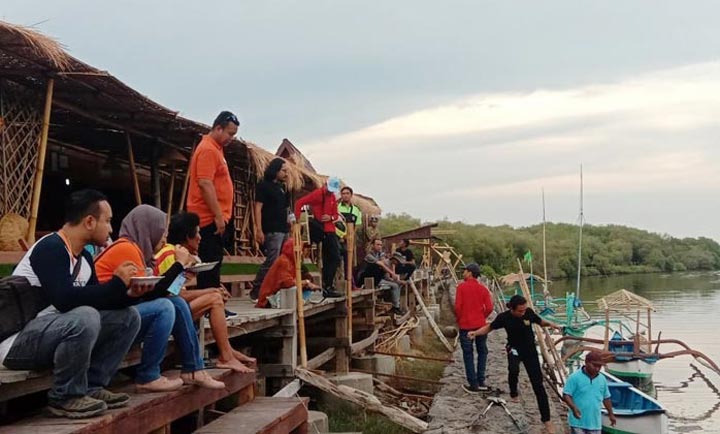 Sejumlah travel agent saat mengunjungi salah satu destinasi wisata Kampung Blekok di Situbondo. foto: MURSIDI/ BANGSAONLINE