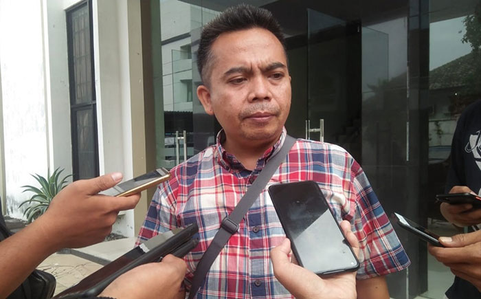 Sekretaris Komisi D DPRD Jombang, Syarif Hidayatullah, saat memberi keterangan kepada awak media.