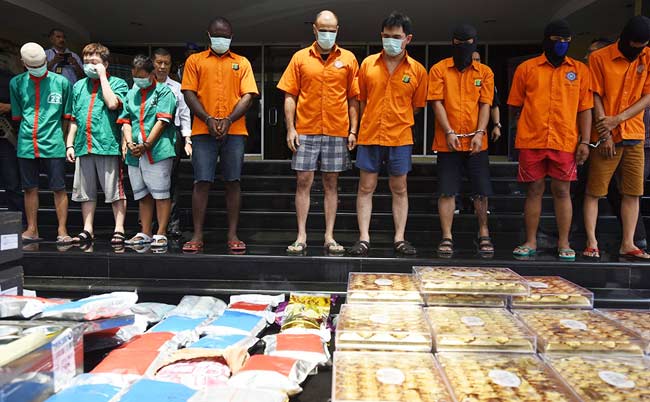 Sindikat Internasional Dibekuk: Sita Narkoba Rp 202 M, Ada Sabu Cair dan Sabu Cokelat