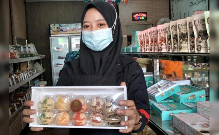 Onde-onde oven, varian baru oleh-oleh khas Mojokerto. Tanpa minyak rendah gula. foto: YUDI EP/ BANGSAONLINE