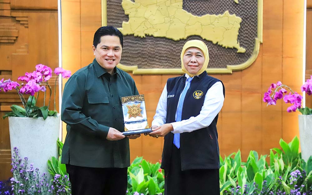 Dialog dengan Erick Thohir, Gubernur Khofifah Siap Dukung Penyelenggaraan Liga 3 dan Liga 4