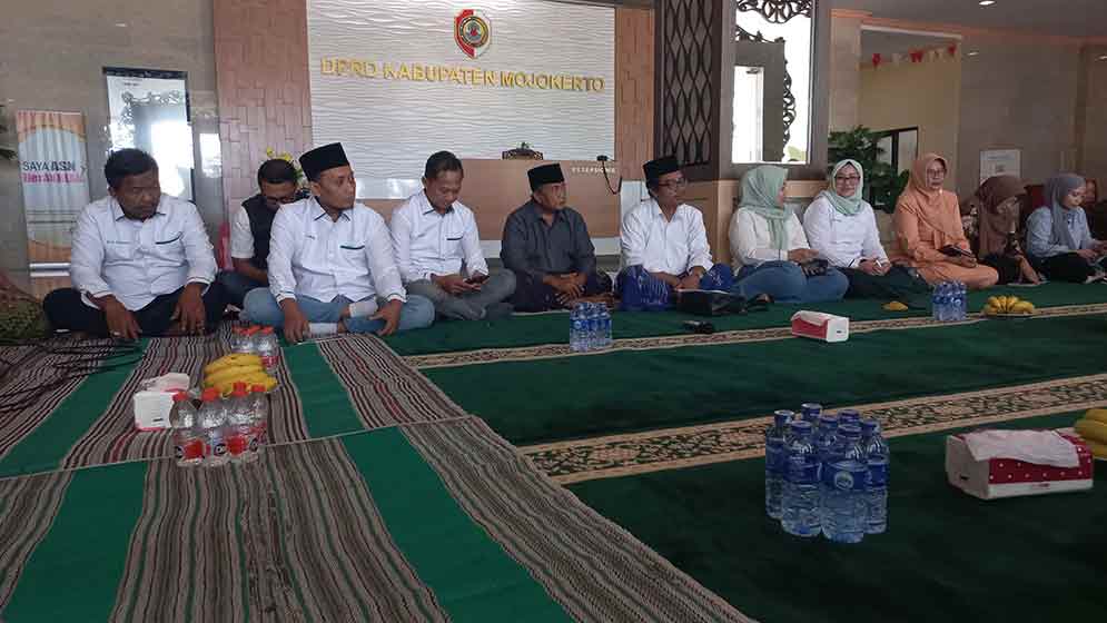 Kegiatan syukuran yang digelar di ruang serba guna DPRD Kabupaten Mojokerto.