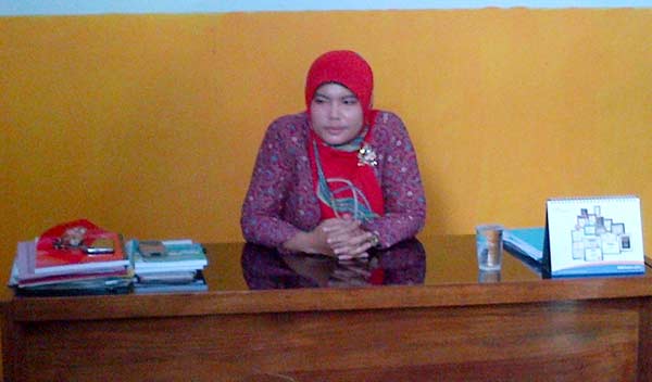 Kades Ngimboh, Ana Mukhlisah. foto: syuhud/ BANGSAONLINE