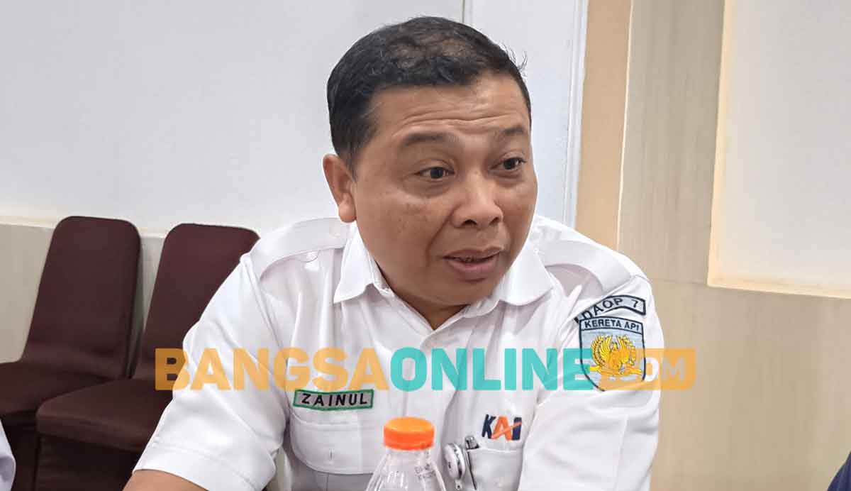 Manajer Humas Daop 7 Madiun, Rokhmad Makin Zainul. Foto: MUJI HARJITA/BANGSAONLINE
