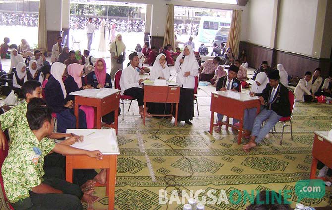 Suasana lomba pada Pentas PAI di gedung Islamic Centre Jombang (1/11). foto: ROMZA/ BANGSAONLINE