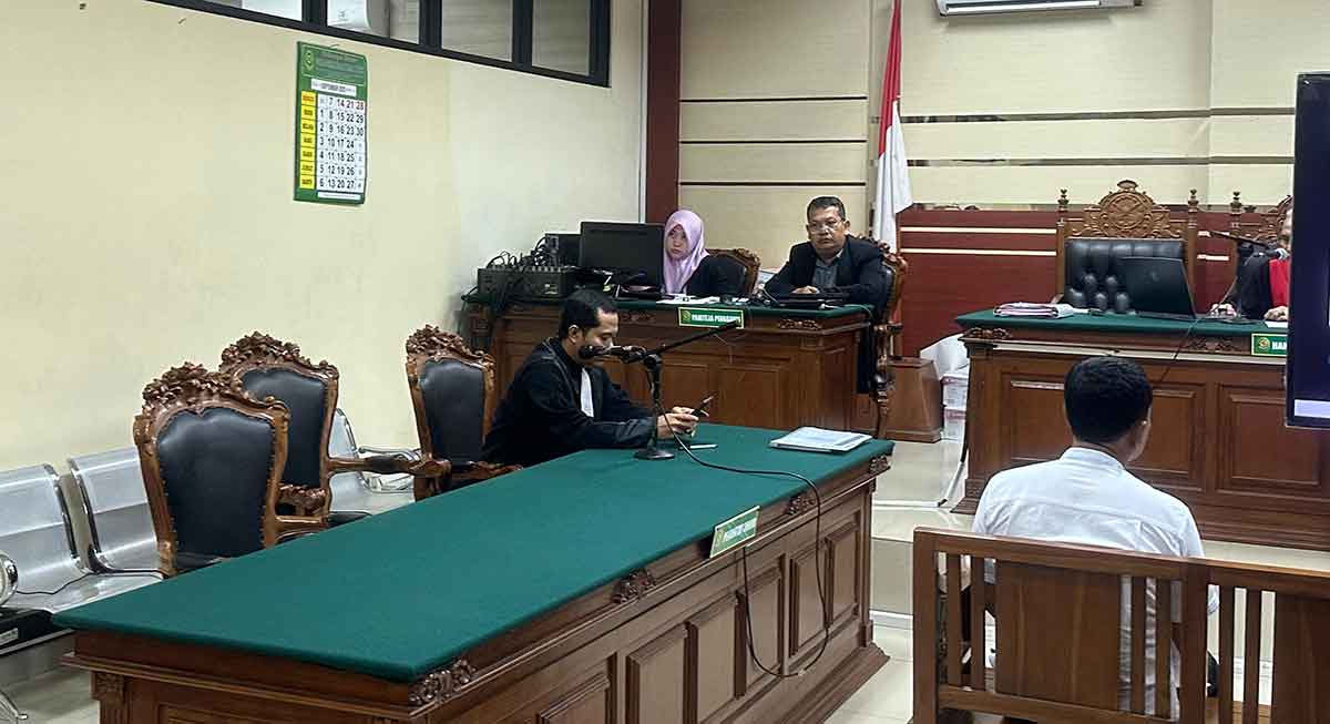 Terdakwa Joko Pristiwanto saat menjalani sidang putusan korupsi hibah UMKM di Pengadilan Tipikor, Surabaya. Foto: Ist.