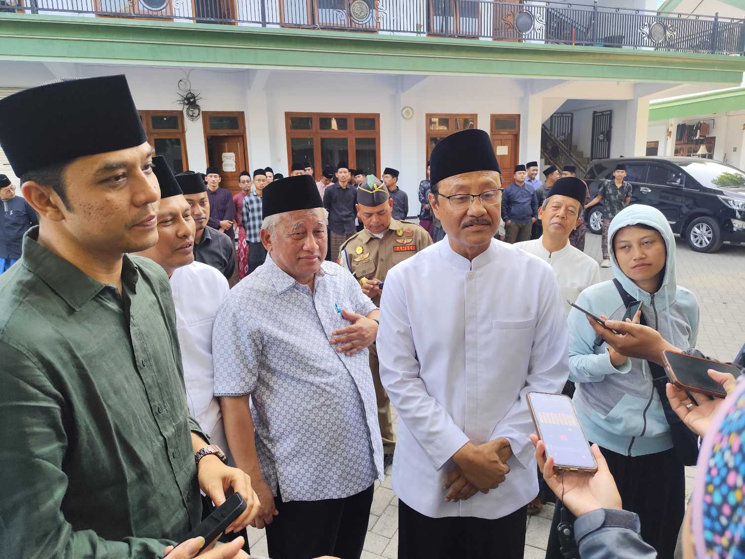 Ketua Organizing Committee (OC) yang juga menjabat Sekretaris Jenderal PBNU, Saifullah Yusuf (Gus Ipul) saat memberi keterangan kepada wartawan. (Ist). 
