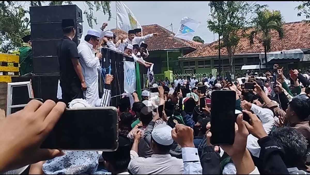 Ribuan massa saat lakukan aksi bela alqur