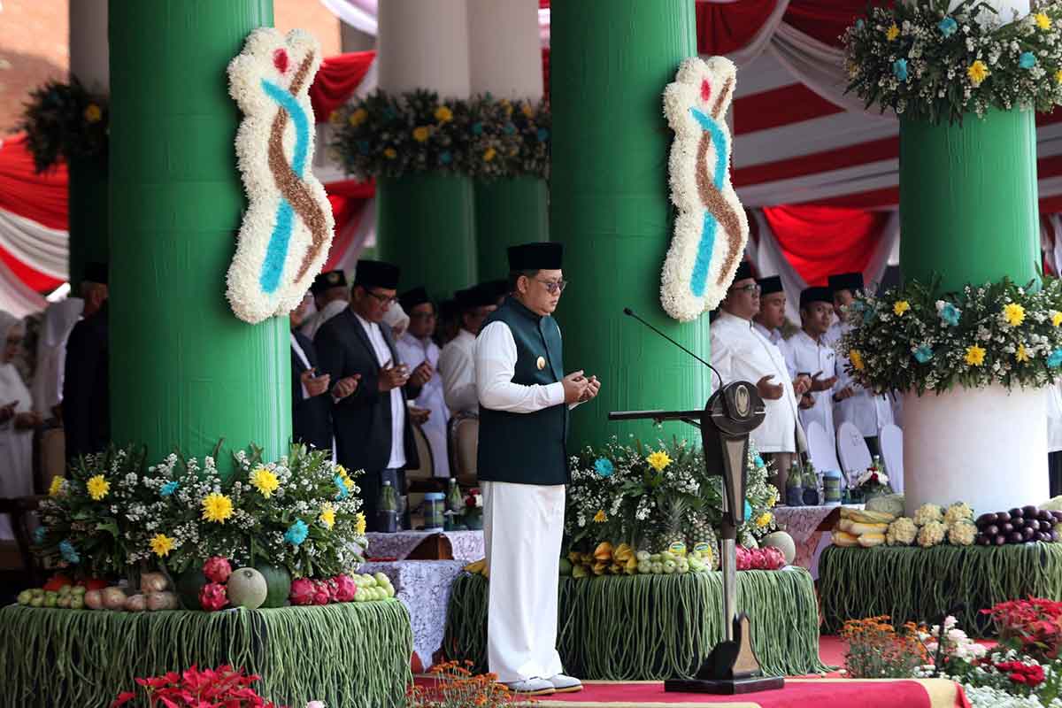 Hari Santri Nasional 2024, Pj Gubernur Jatim: Santri Harus Jadi Generasi Masa Kini yang Multitalenta