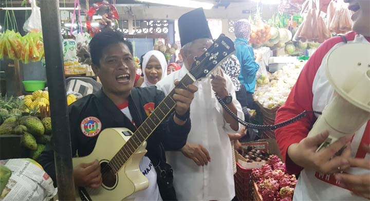 Komunitas Arek Blusukan Surabaya (KAreB