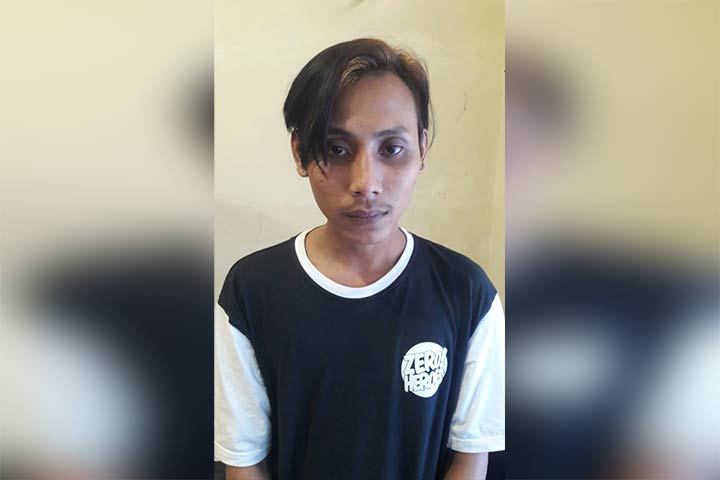 Tersangka Arief saat diamankan.
