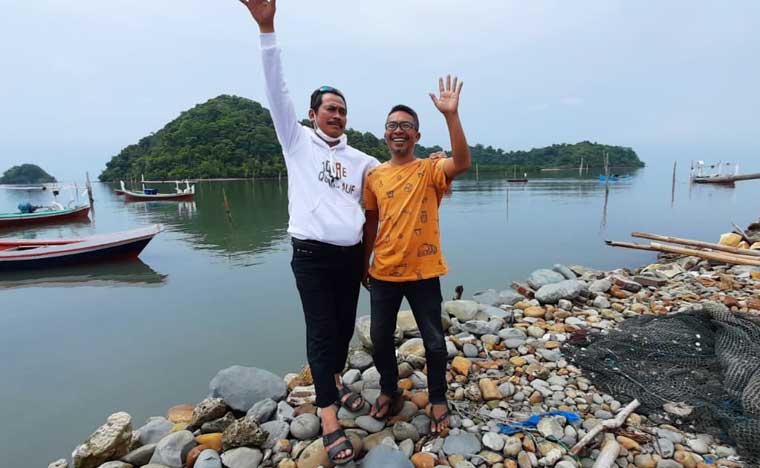 Qosim saat berada di Pulau Gili, Kecamatan Sangkapura, Bawean. foto: ist.