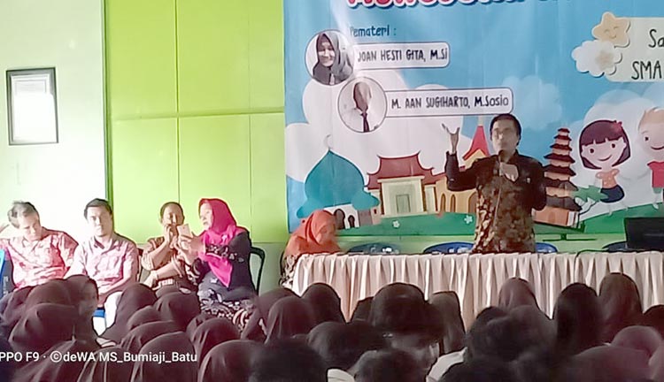 Sosialisasikan Surat Edaran Mendikbud terkait pencegahan virus corona.