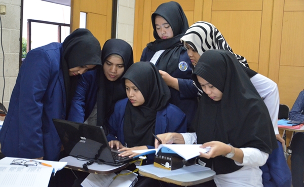 Mahasiswa Program PPG Prajabatan Bersubsidi, Unipa Surabaya saat mengikuti kegiatan LKMM-TD. foto: ist