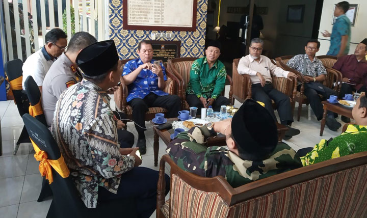 Pertemuan antara PCNU dan Muhammadiyah Jember yang difasilitasi Polres Jember.