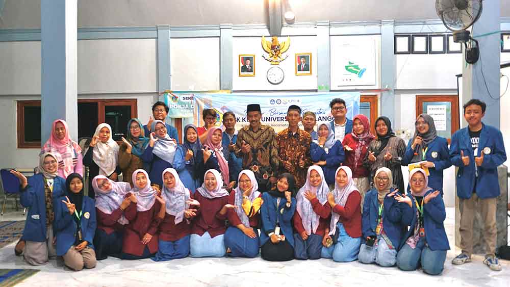 Mahasiswa BBK 6 Unair saat perpisahan KKN di Desa Sukorejo Gresik. (Ist)